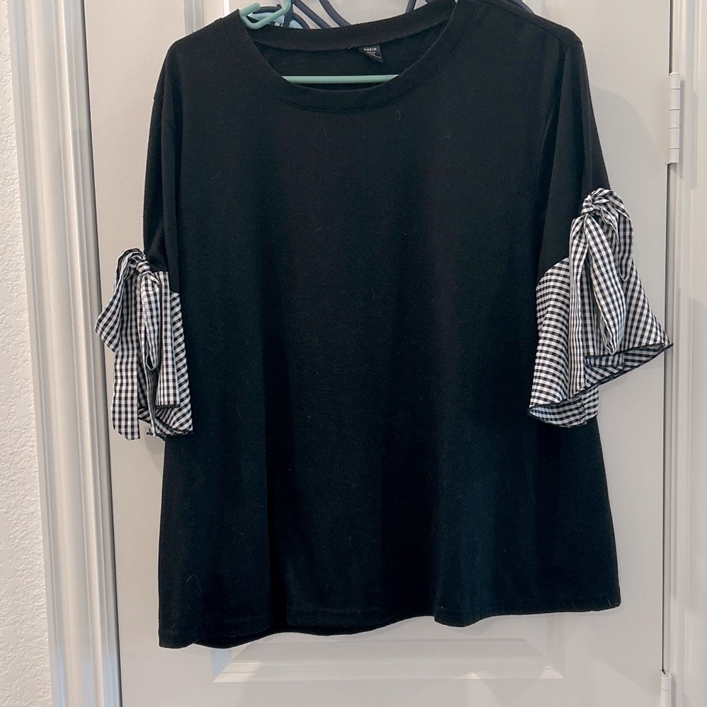 B&W SHEIN 3xl cotton blouse. Very cute. Only $8